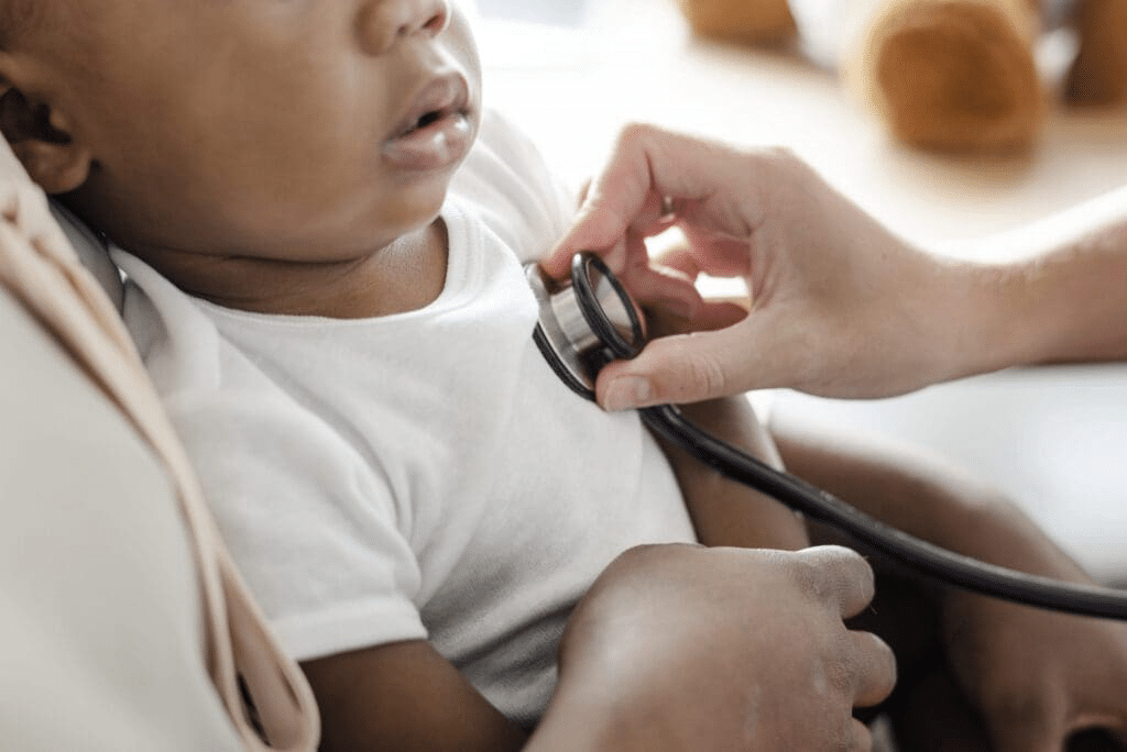 Child&#039;s vitals taken by Doctor
